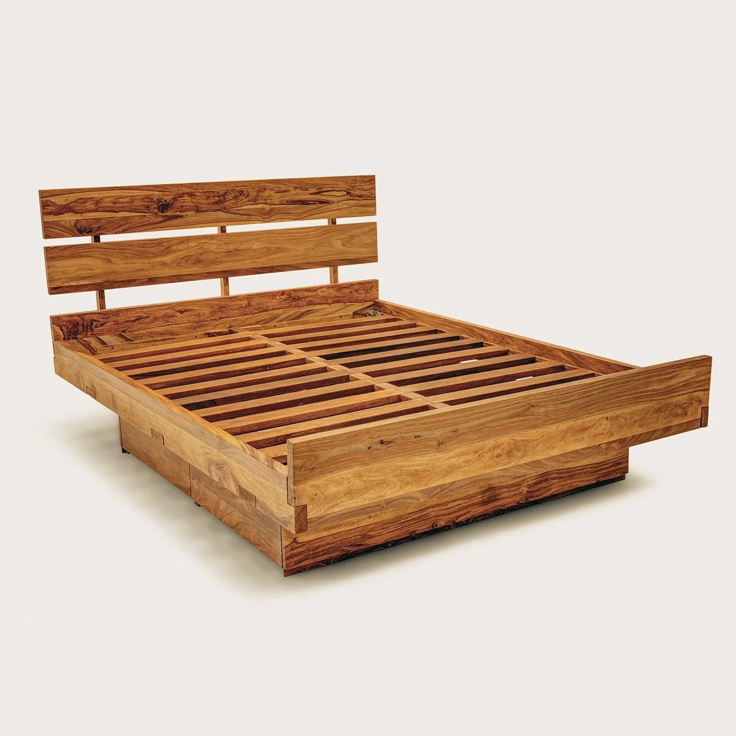 CUSTOMIZE YOUR ROSEWOOD QUEEN BED
