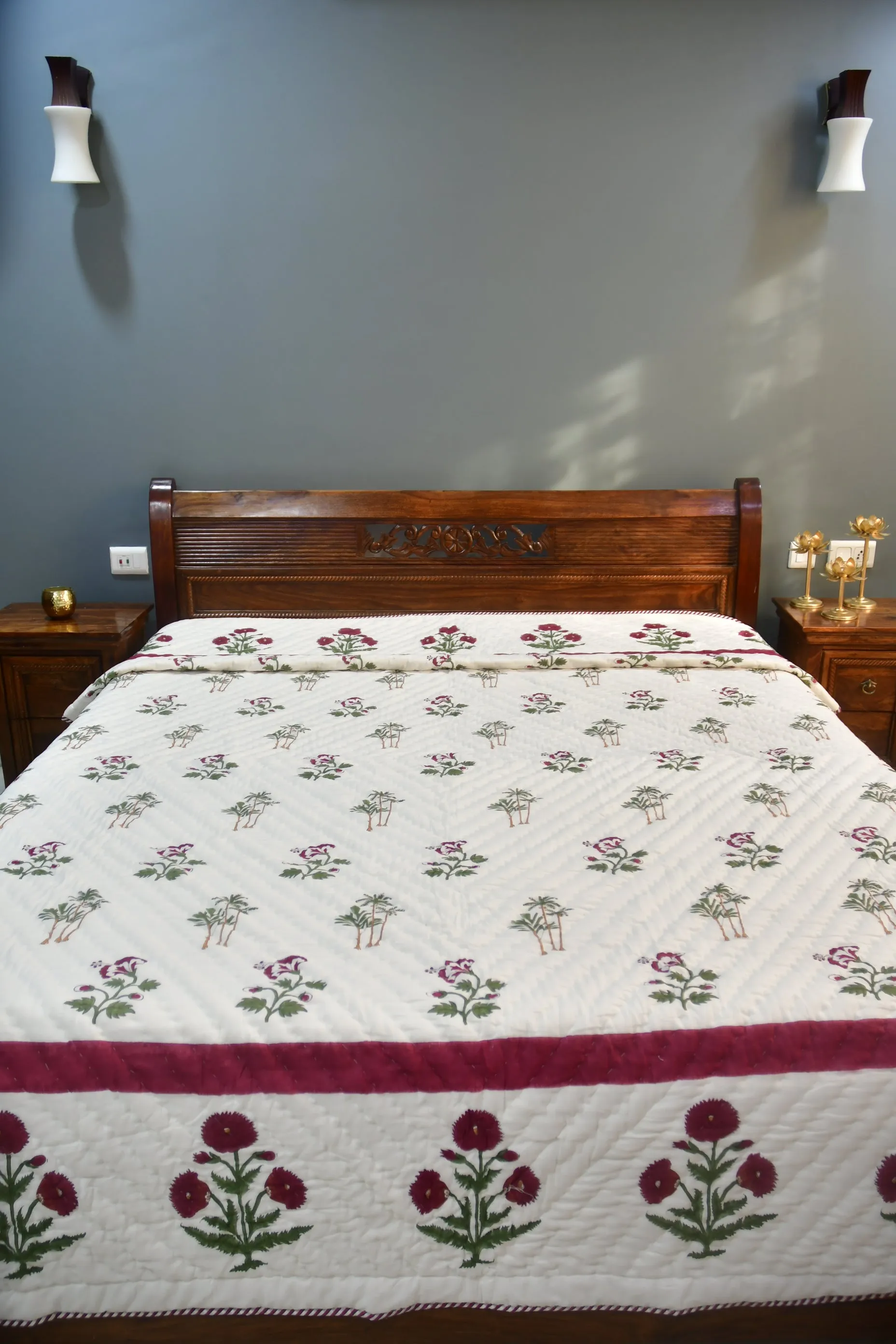 Red Poppy Quilt | Hand-Blocked Design | Warmth and Style