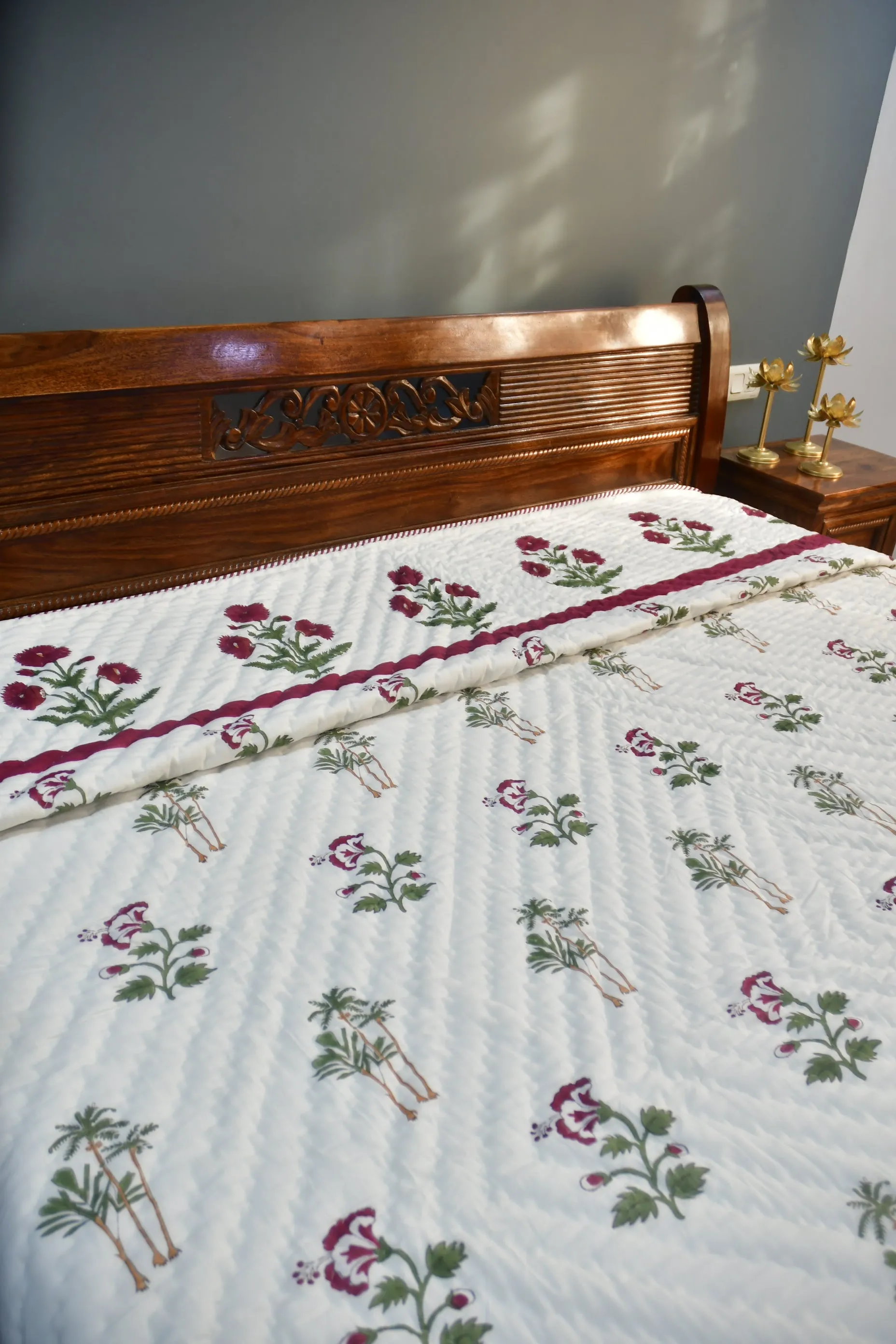 Red Poppy Quilt | Hand-Blocked Design | Warmth and Style