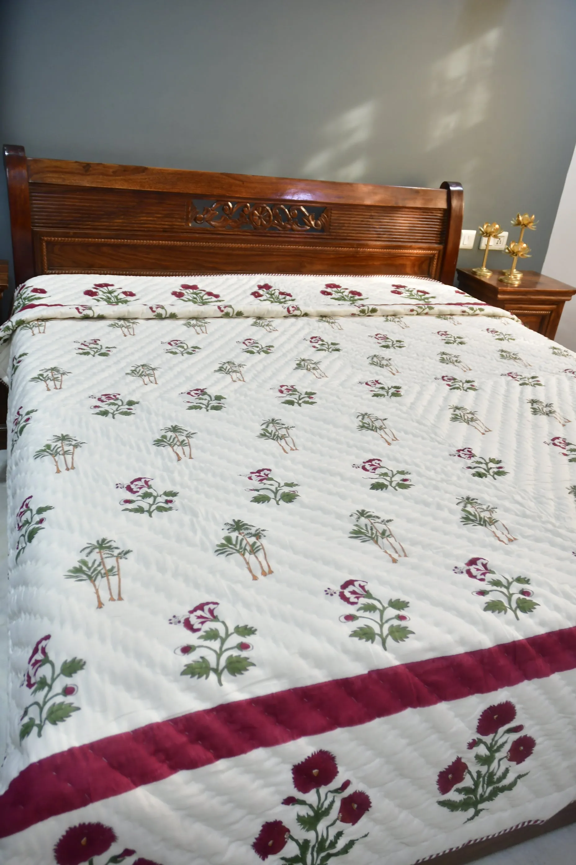 Red Poppy Quilt | Hand-Blocked Design | Warmth and Style