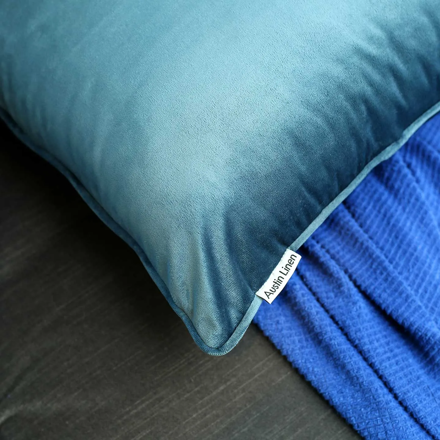 Veloúdo Caress Cushion Cover