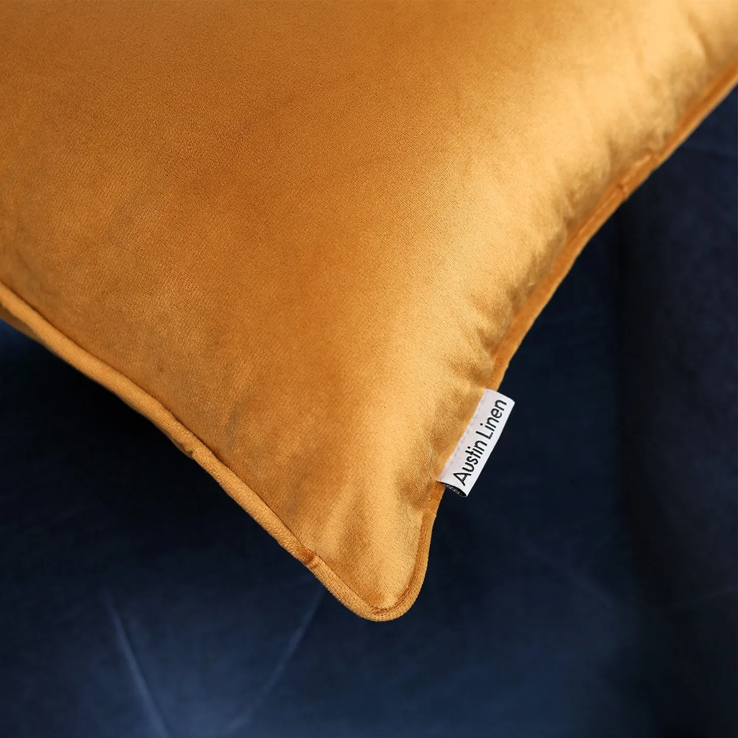 Veloúdo Caress Cushion Cover