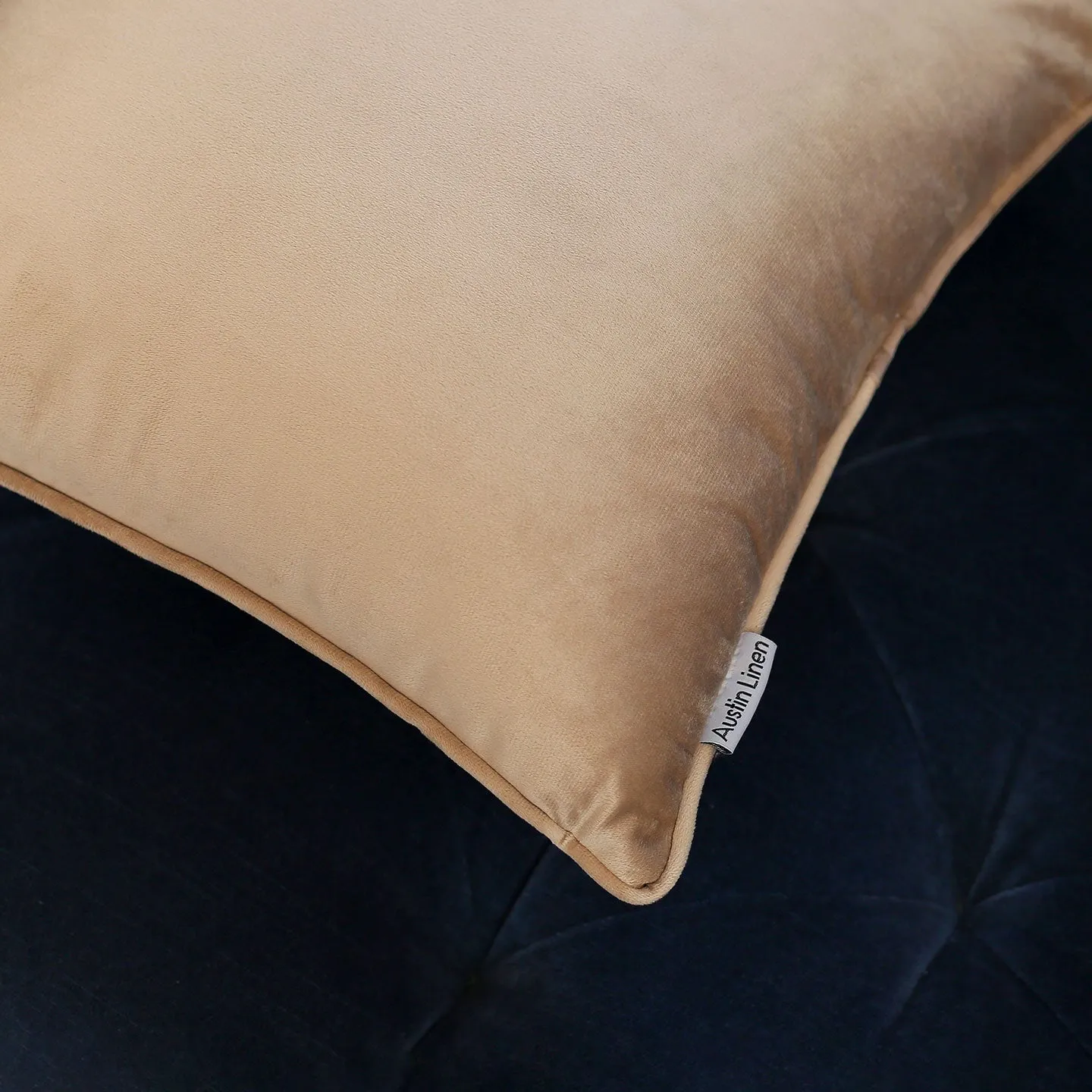 Veloúdo Caress Cushion Cover