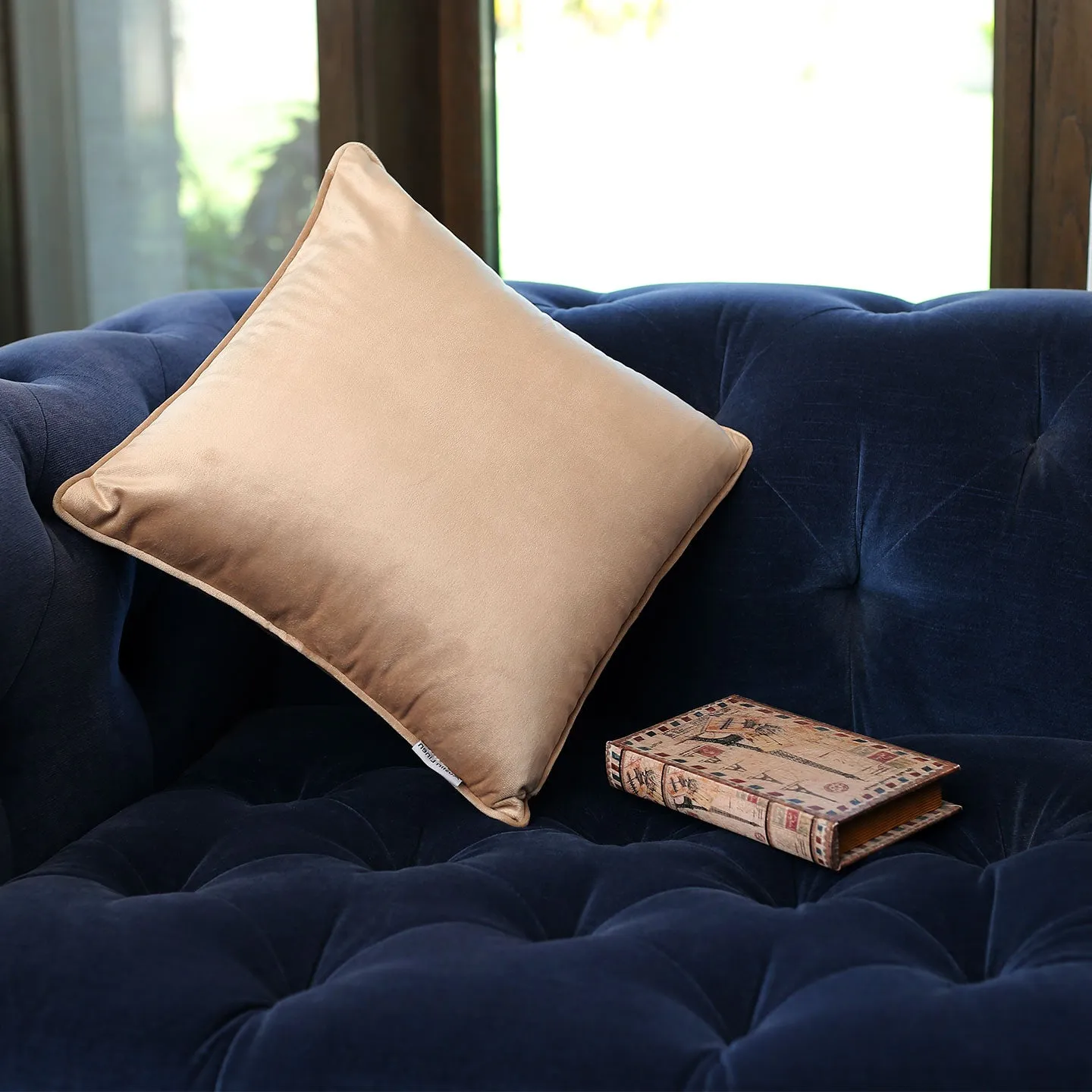 Veloúdo Caress Cushion Cover