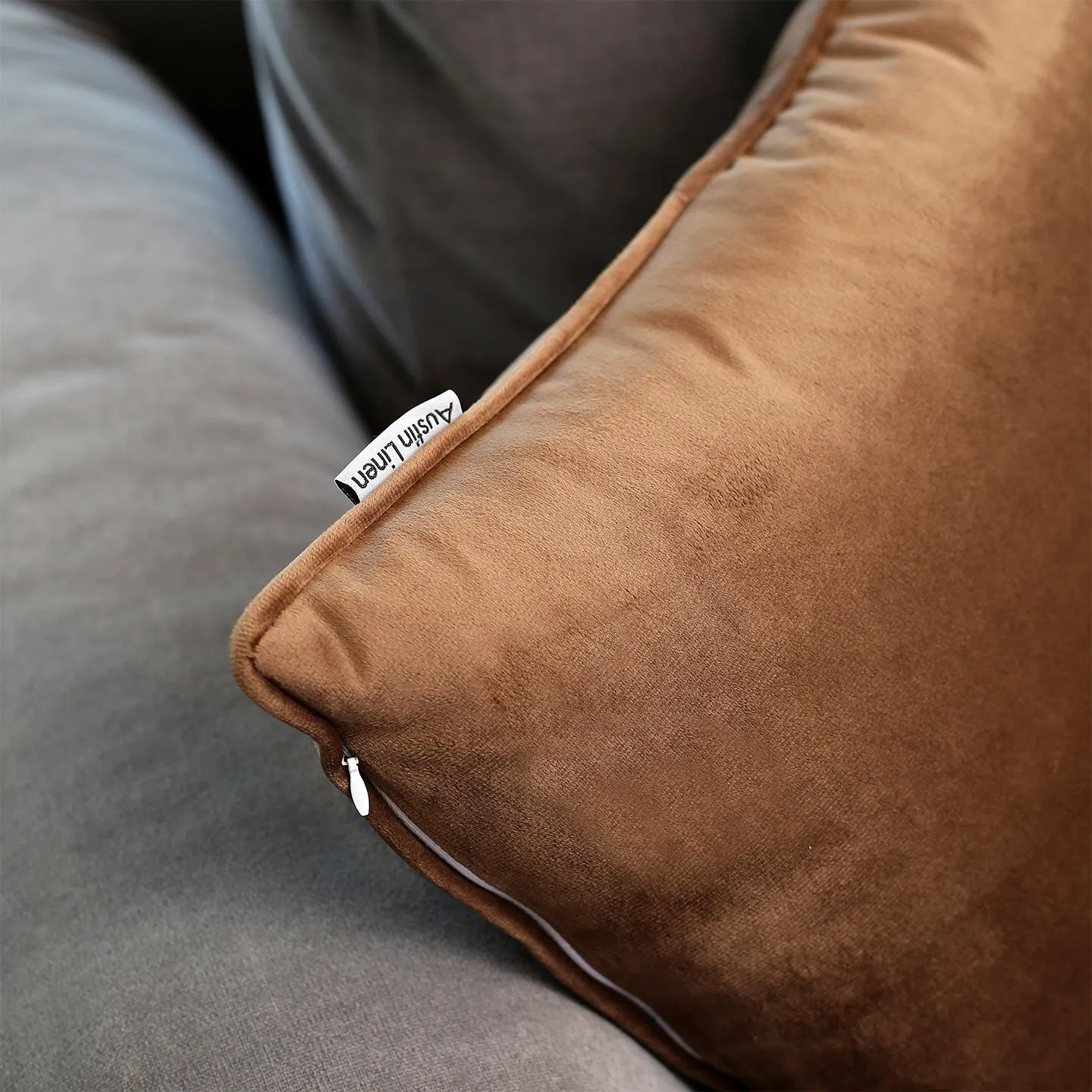 Veloúdo Caress Cushion Cover