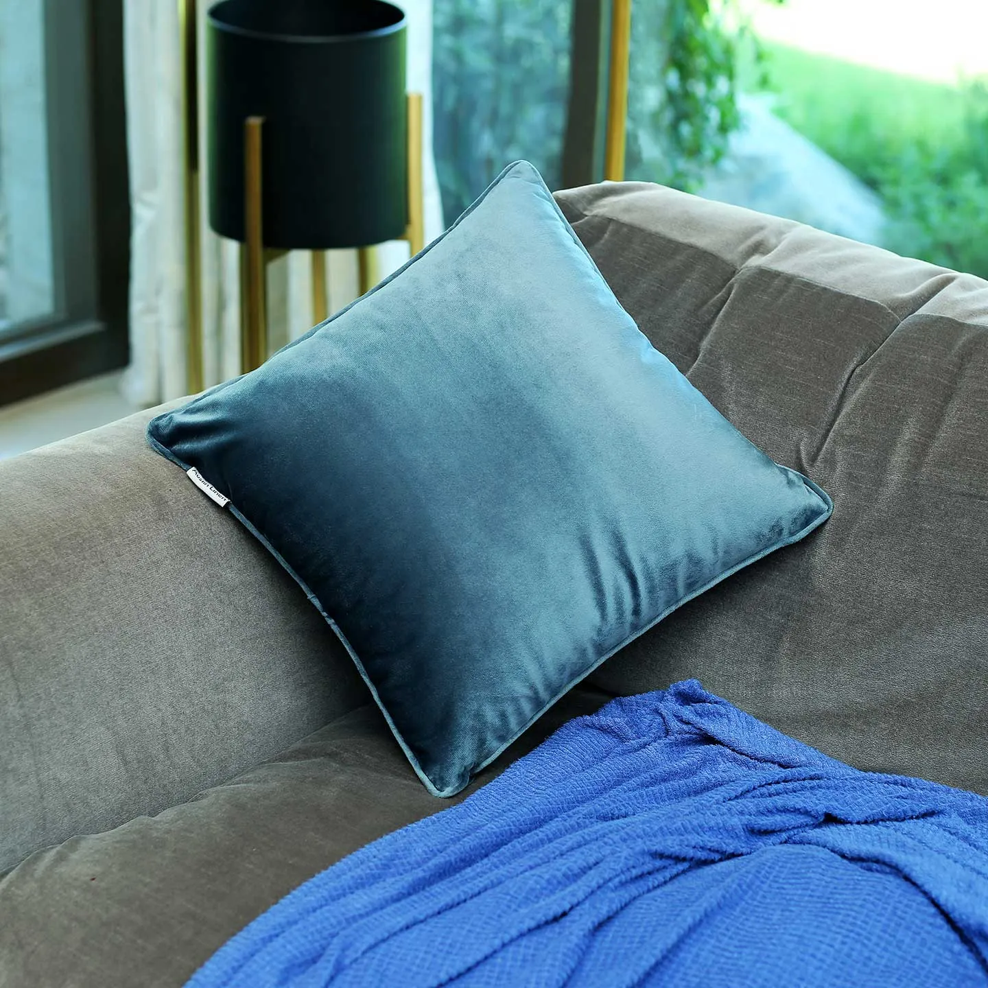 Veloúdo Caress Cushion Cover