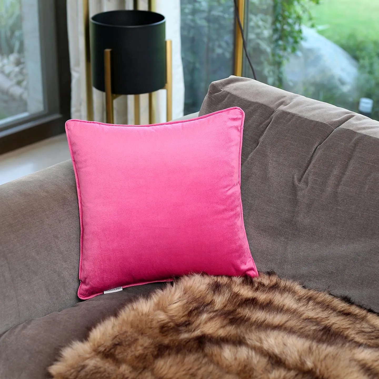 Veloúdo Caress Cushion Cover