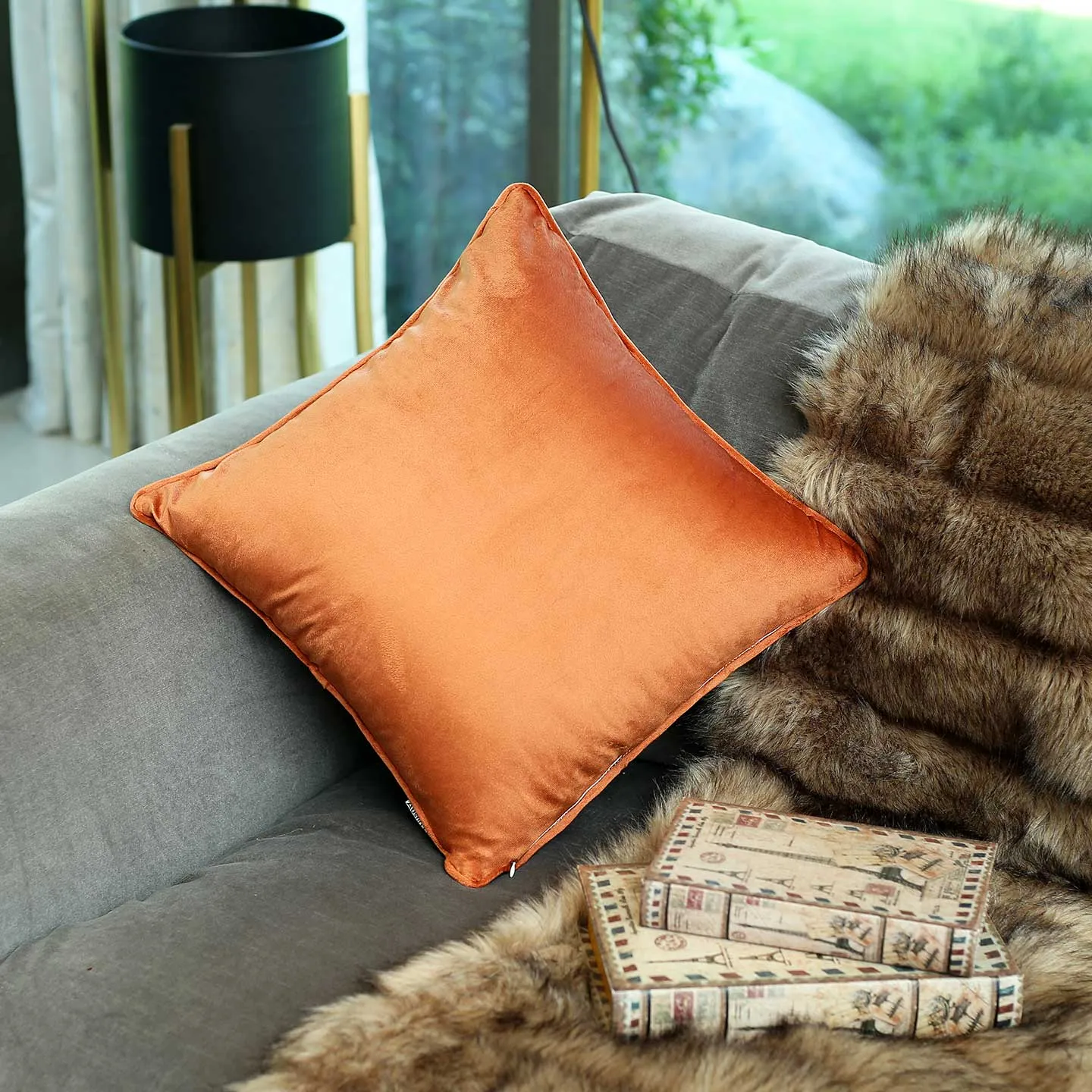 Veloúdo Caress Cushion Cover