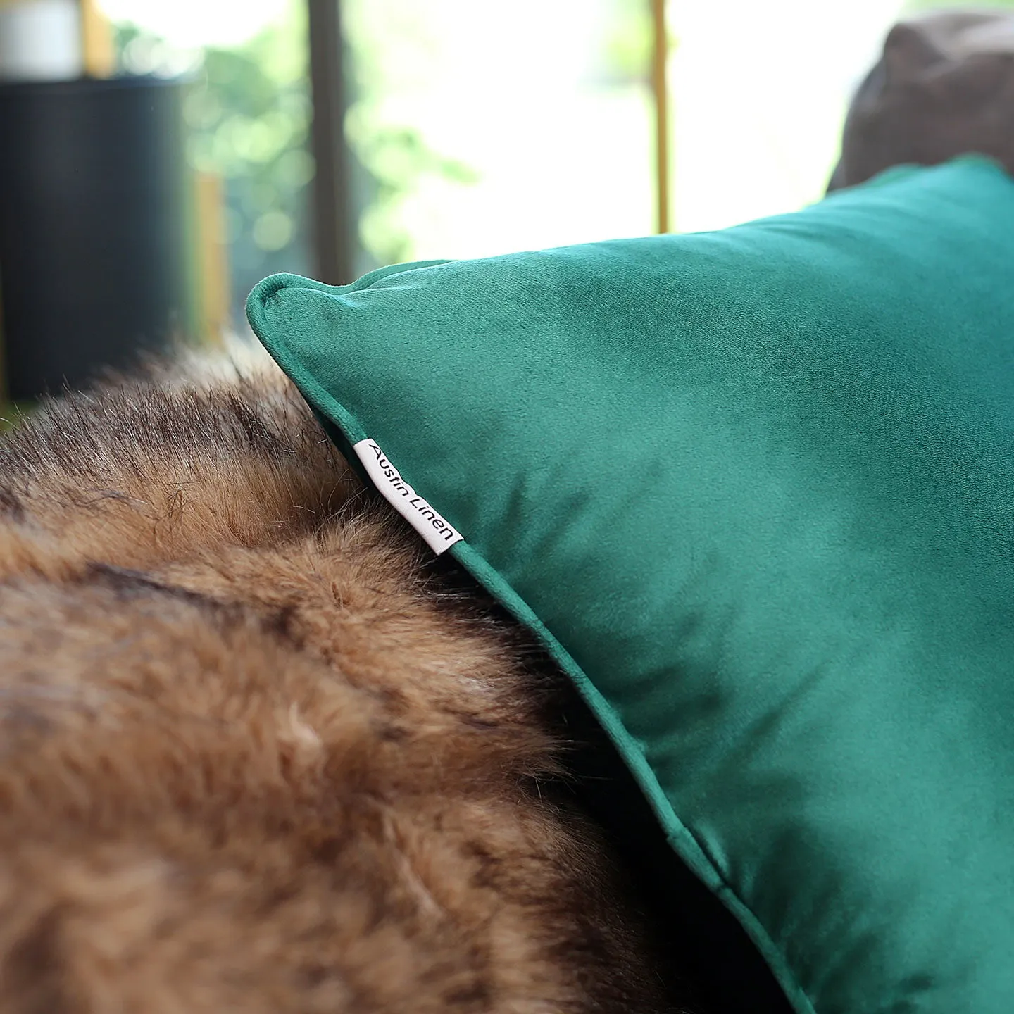 Veloúdo Caress Cushion Cover