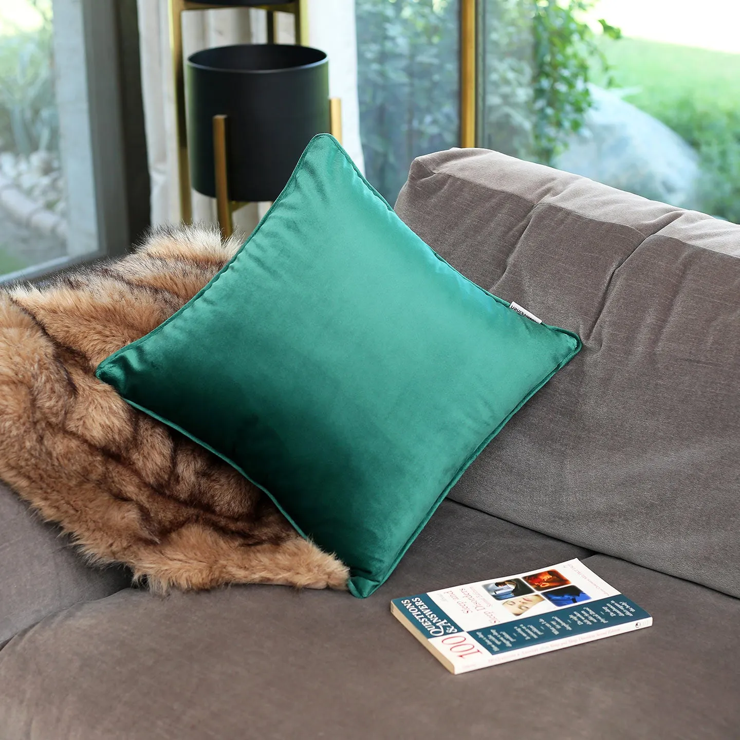 Veloúdo Caress Cushion Cover